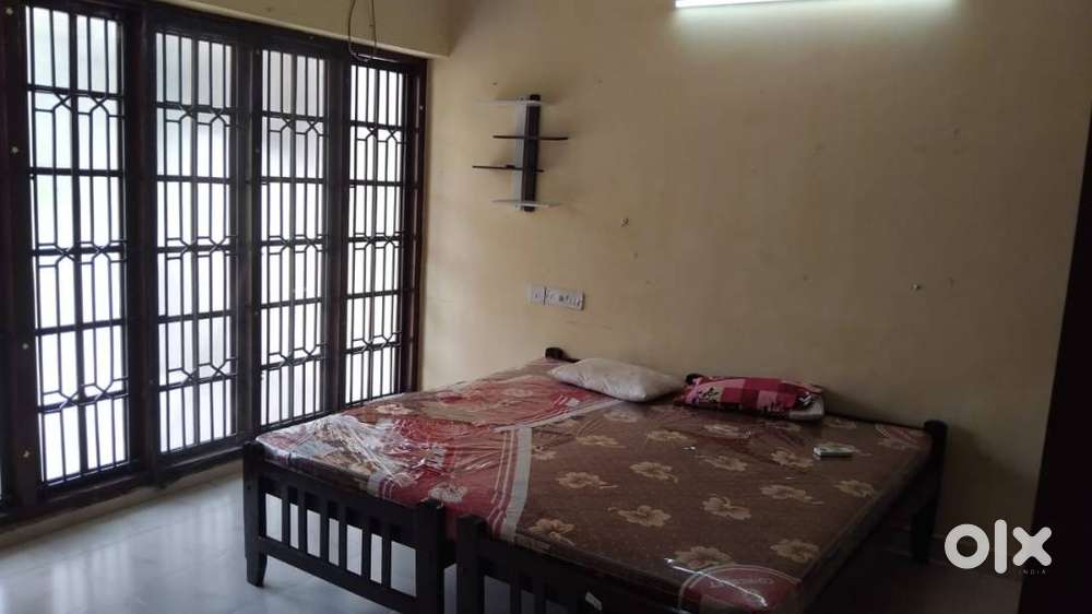 FOR WOMEN OR FAMILY 3 BHK UN FURNISHED 2ND FLOOR . 1 AC . APPARTMENT