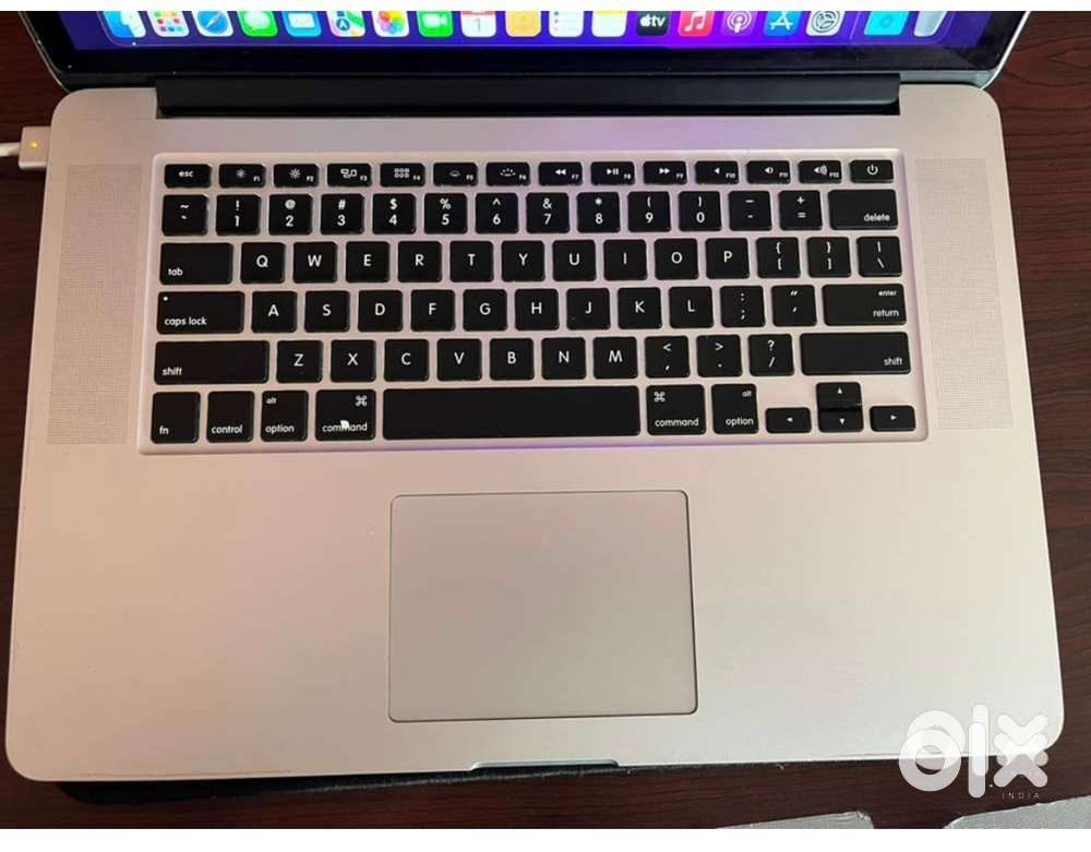 Macbook pro 2015 i7 16gb ram retina hd display