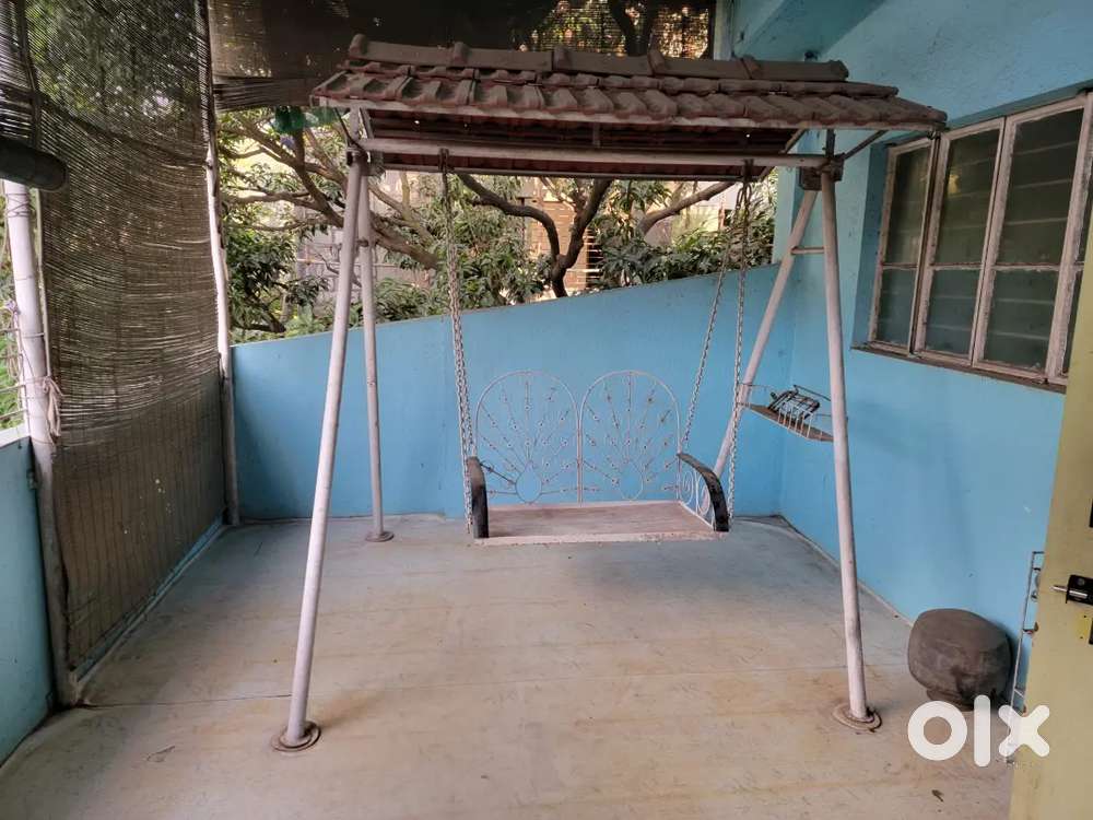 Swing 2 seater metal with cushion and matress