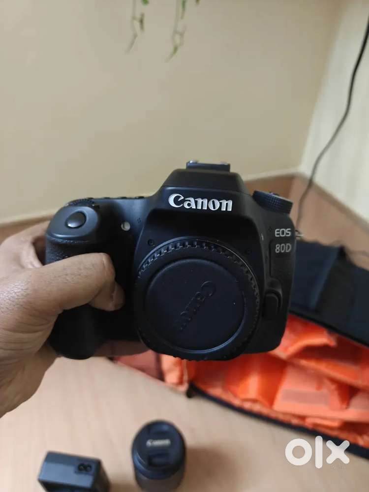 Canon EOS 80D DSLR rotatable screen