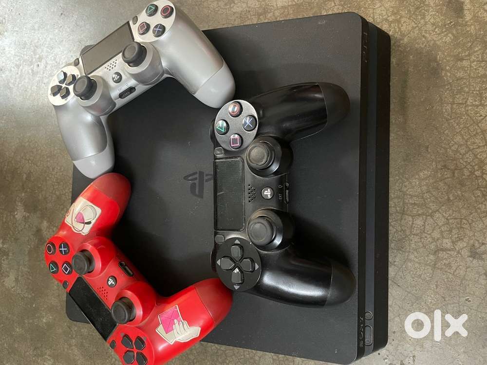Sony Playstation 4 Slim ps4 slim 1TB with 3 controllers