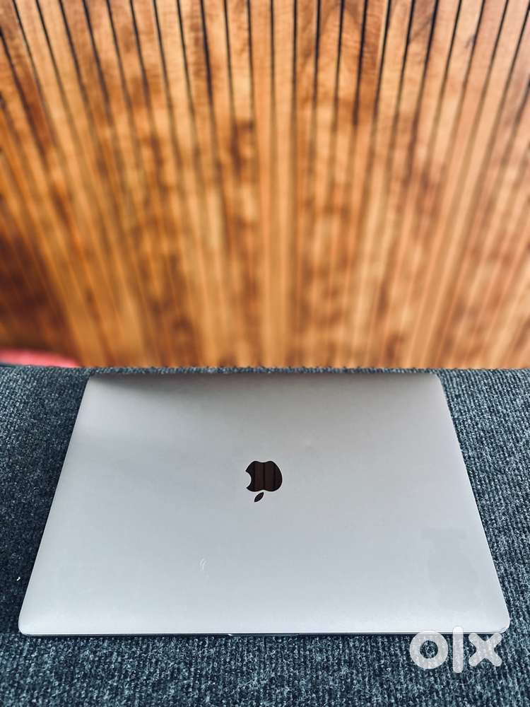 Macbook pro i7-15 inch Retina 16/512 with Dual Graphics