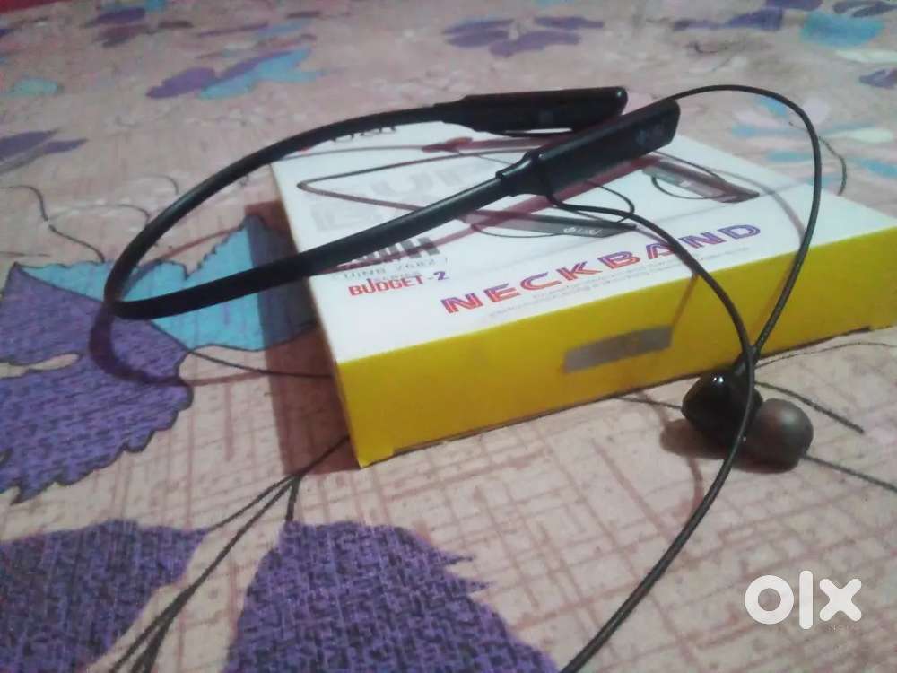 Earphone you and I company ke working condition and okay find earphone