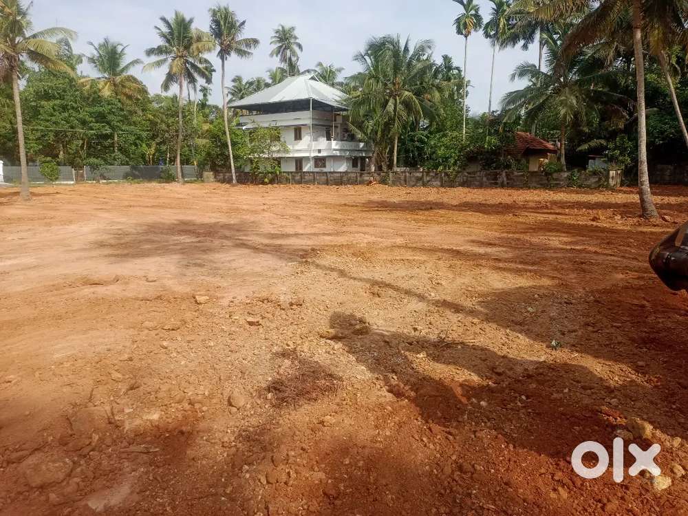 Land with tar road frontage, Vaikom South Gate