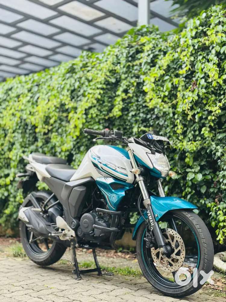 YAMAHA FZ V2