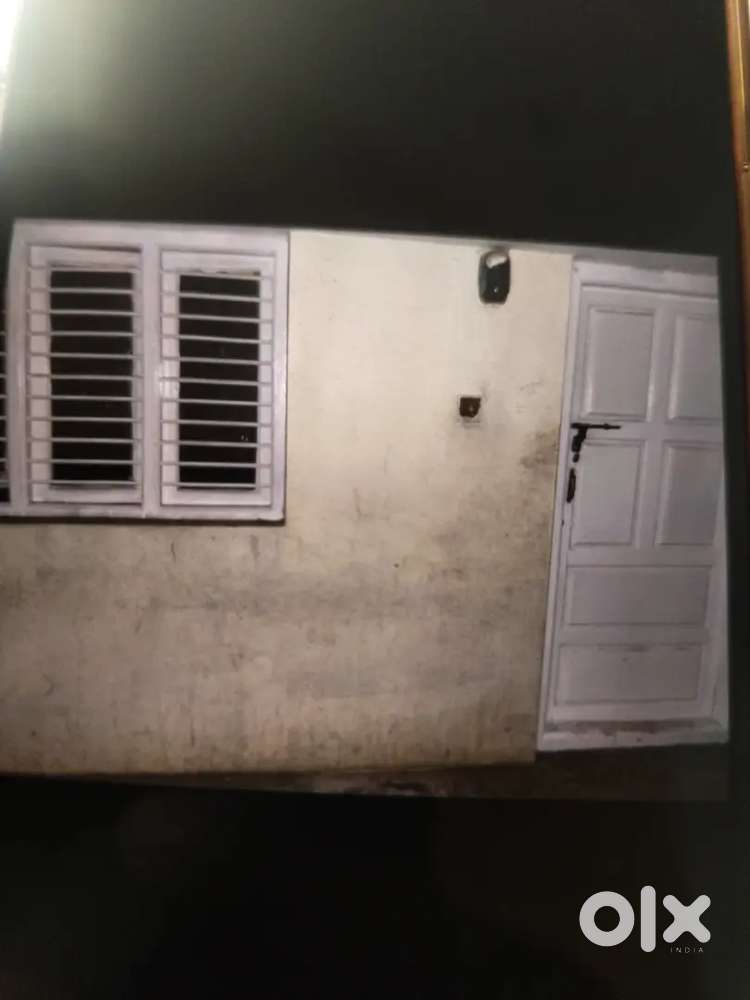 1bhk home for rent 10000 advance and 4000 rent