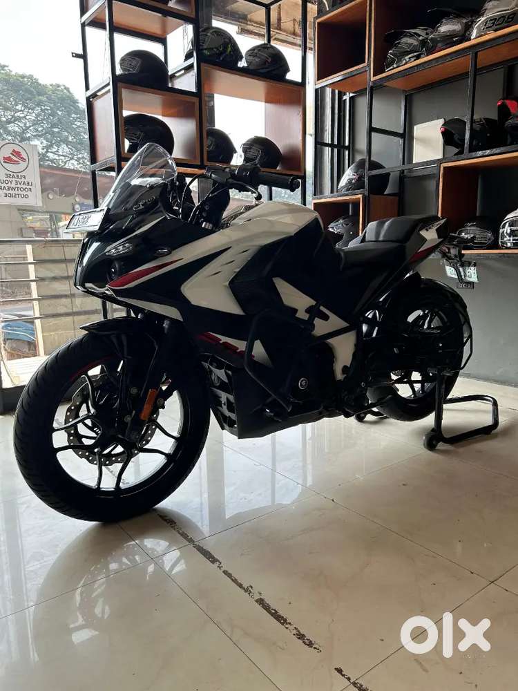 BAJAJ RS~200 (KA-28)