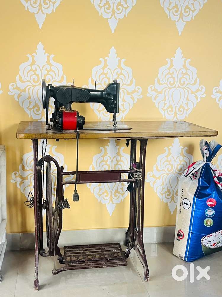Sewing Machine For sale