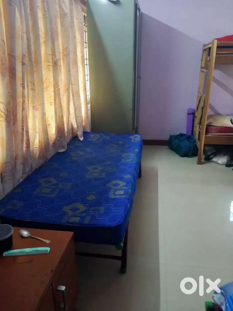 Ladies PG  available at vellayambalam- sasthamangalam