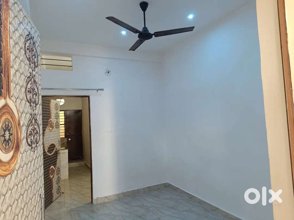 1 Bhk flat for rent, Couple / Girls, only