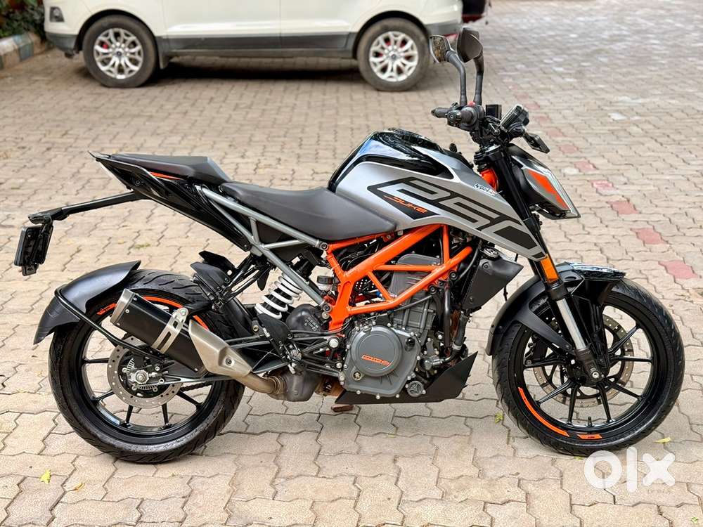 DUKE 250 SINGLE OWNER IN BRAND NEW CONDITION FOR SALE