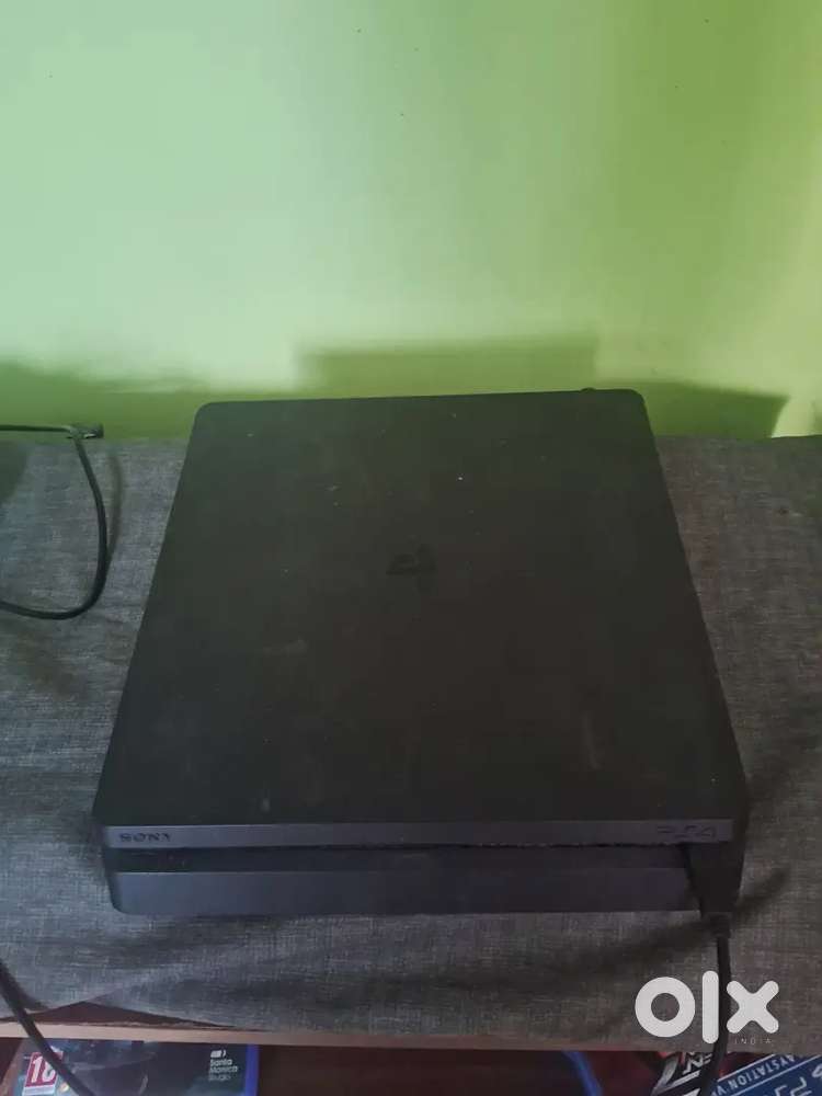 Ps4 mint condition 1TB Slim