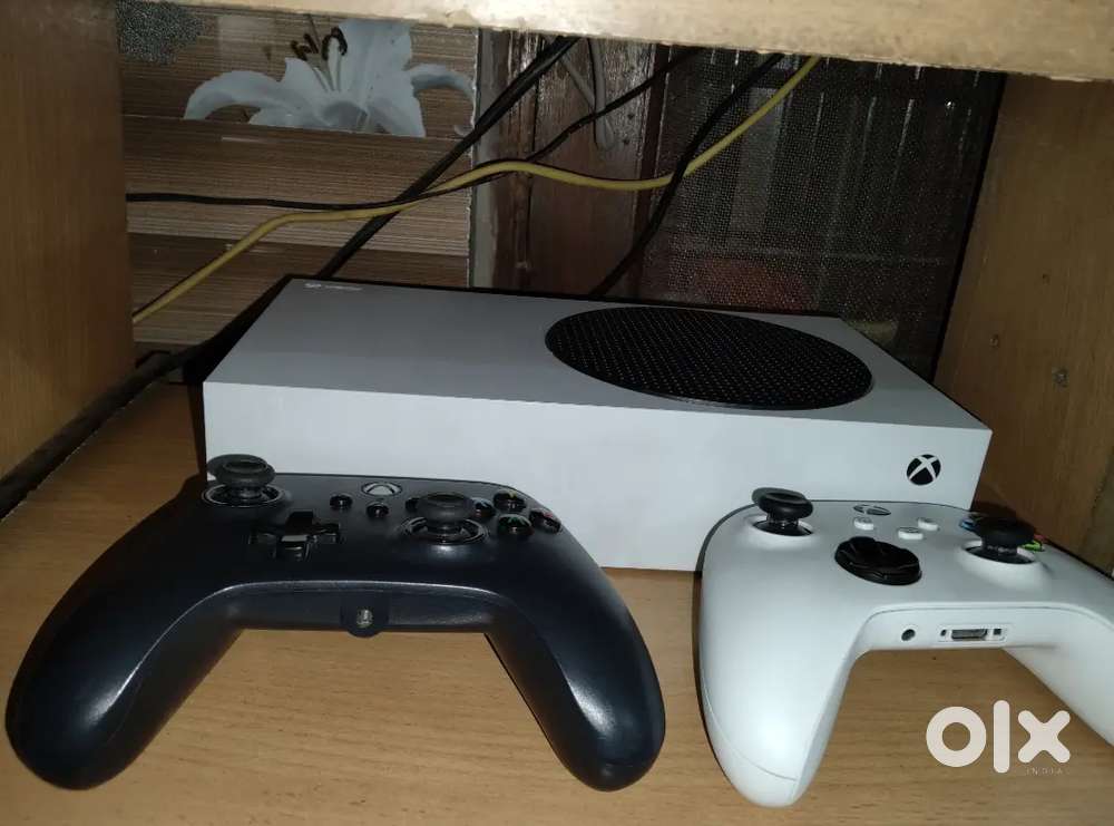 Xbox Series S With 2 Controller