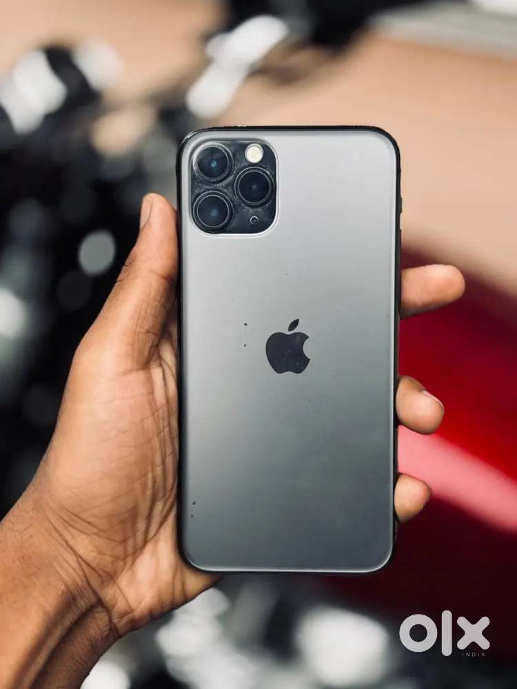 IPhone 11 pro 64 gb no replacement good condition78 bh black dot indis