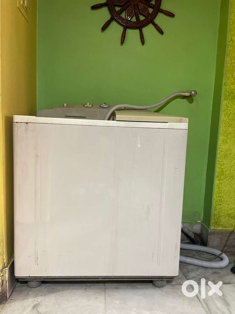 Semi automatic washing machine