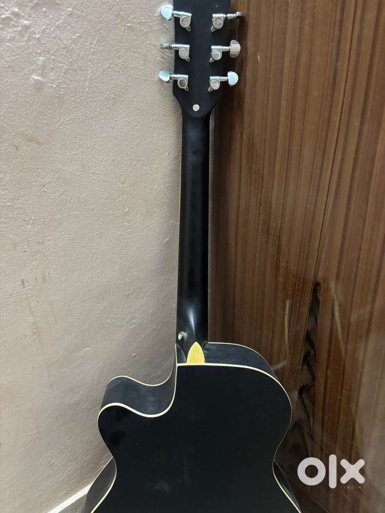 Crusader red guitar 40 inch