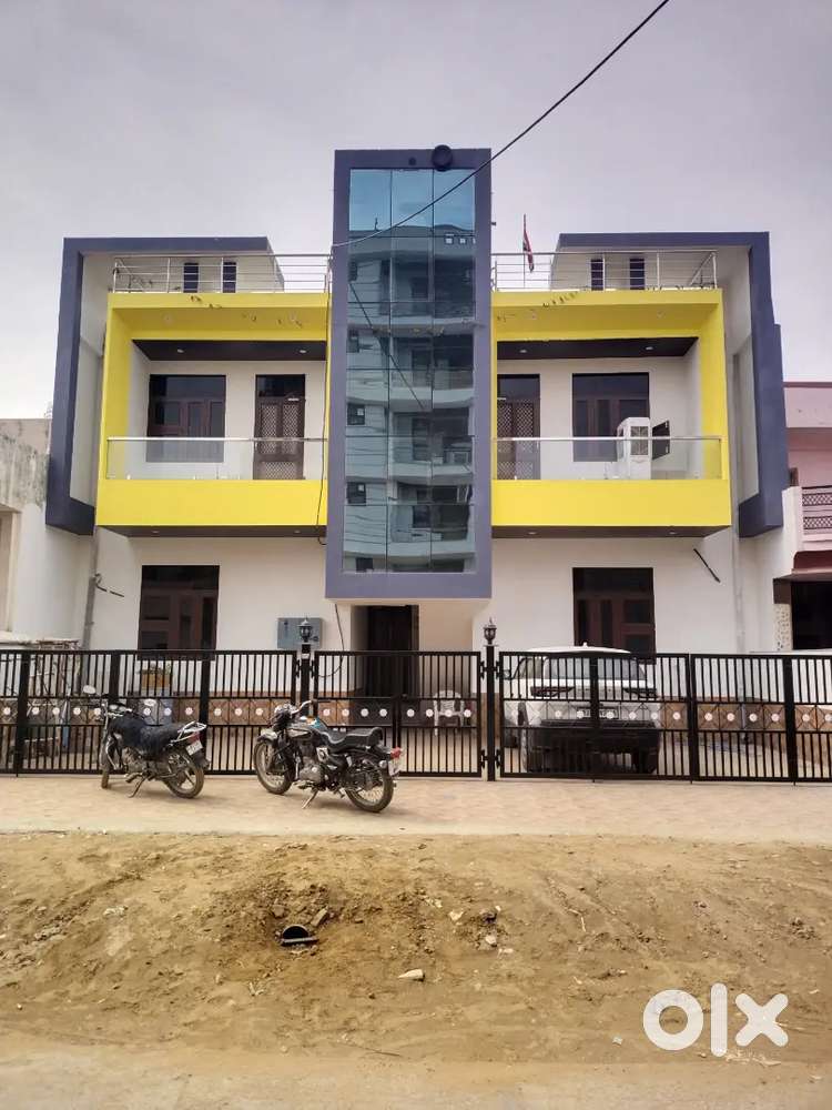 मैं सरपंच टावर का मालिक इसमें ऊपर नीचे दो फ्लैट है