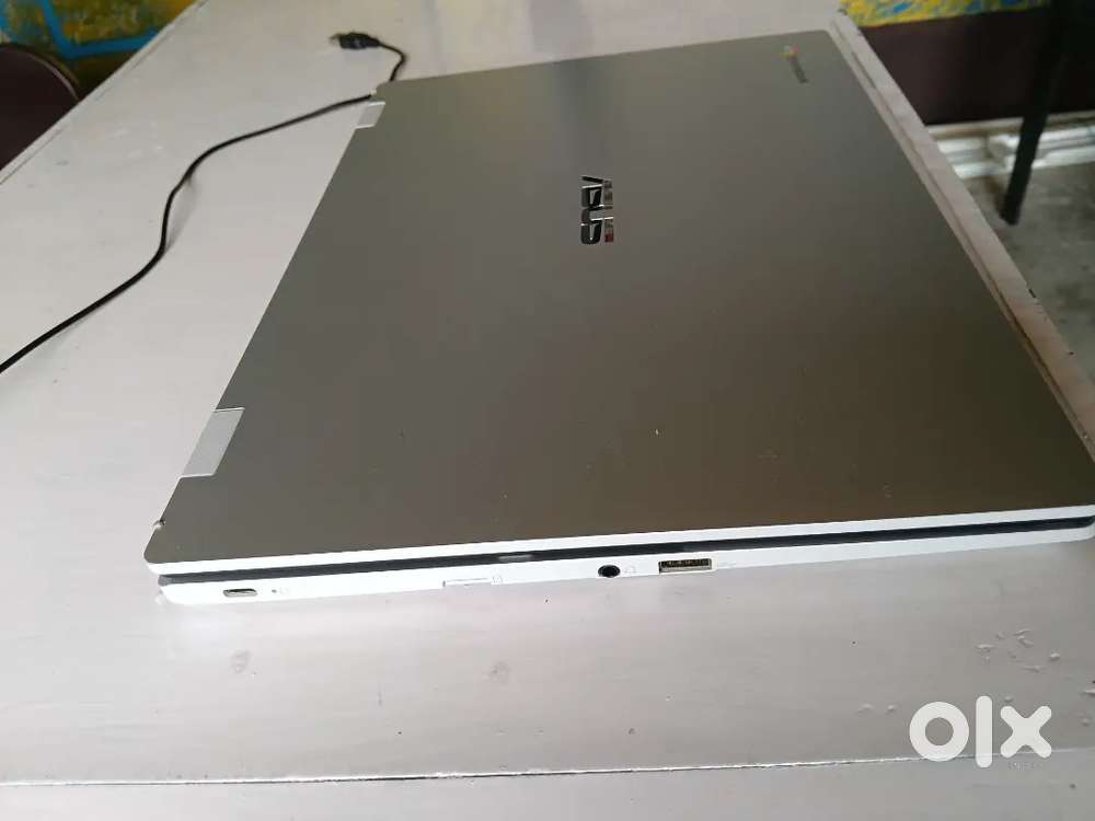 Asus cromabook laptop