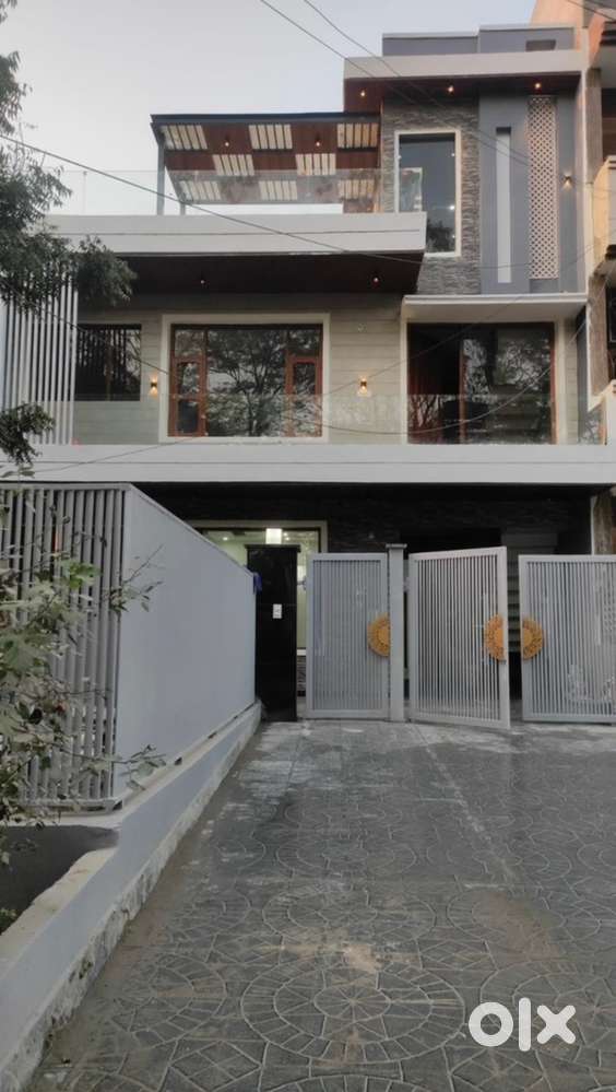 Owner Deal-10 Marla Park Facing (Fixed Price)