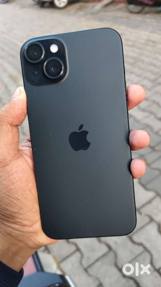IPHONE 15 plus Battery health 97% just 1 year complete