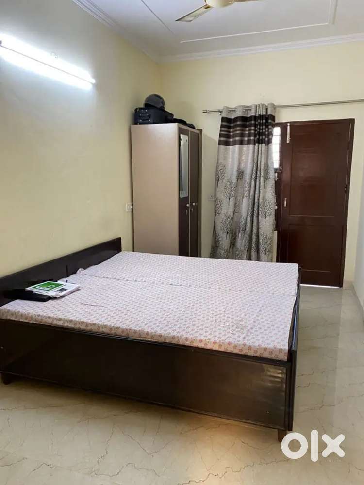 1rk rooms indepndt furnishd kitchen washrum atachd owner free