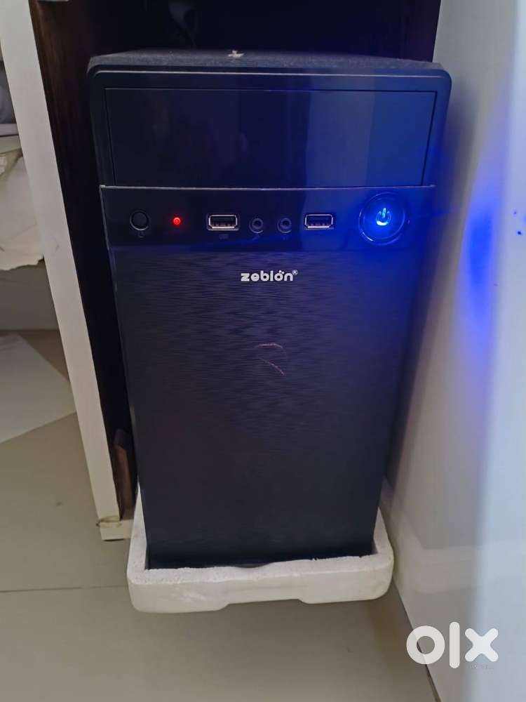DESKTOP COMPUTER UNUSED
