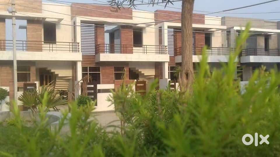 Apke liye ham lekar aye hai duplex pandepur se najdik soye pur me