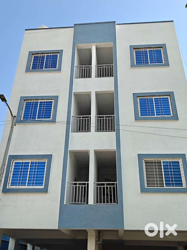 Brand new spacious stand alone bilding