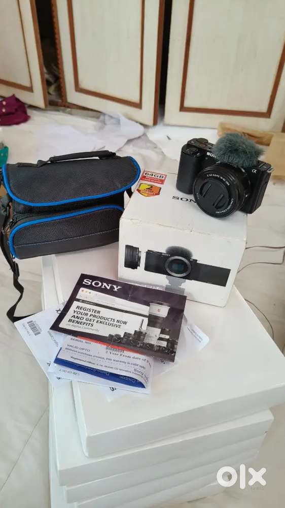 Sony ZV-E10 Mirrorless 4K Camera – Excellent Condition, Low Snap Count