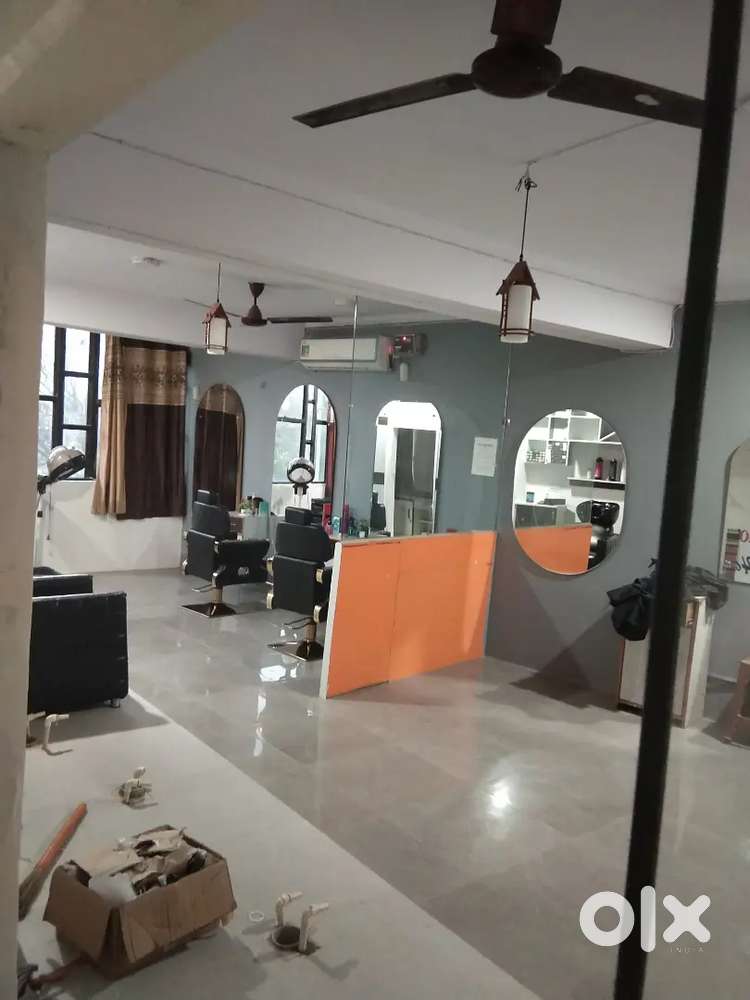 Running Salon and beauty parlour for sale