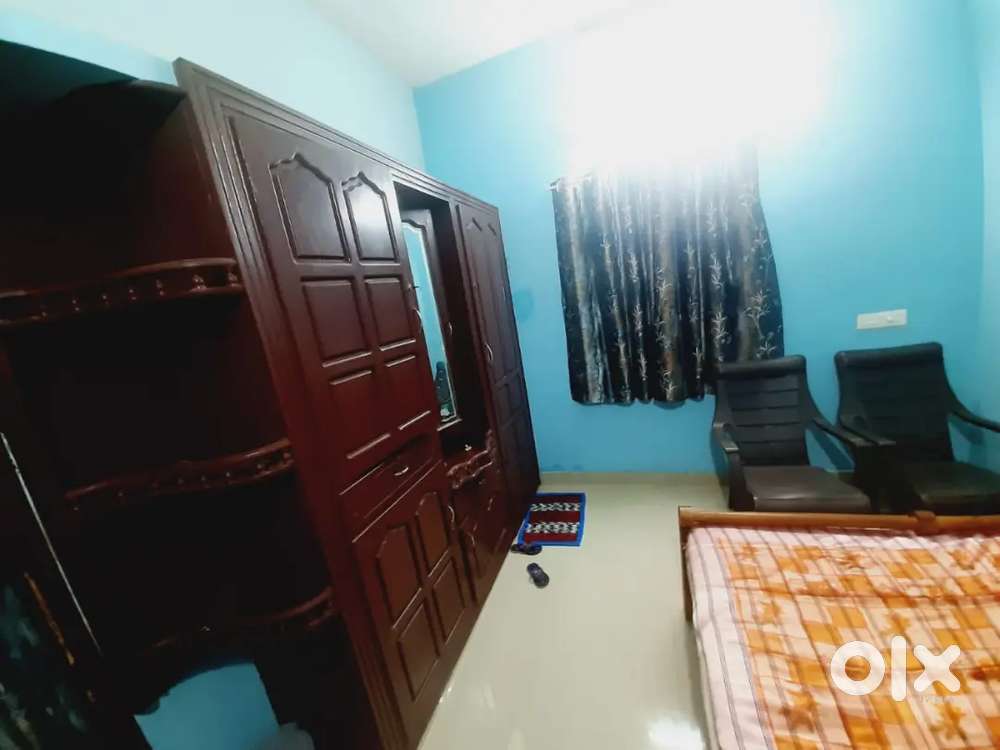 PG and single attached room for girls near kazhakuttom.
