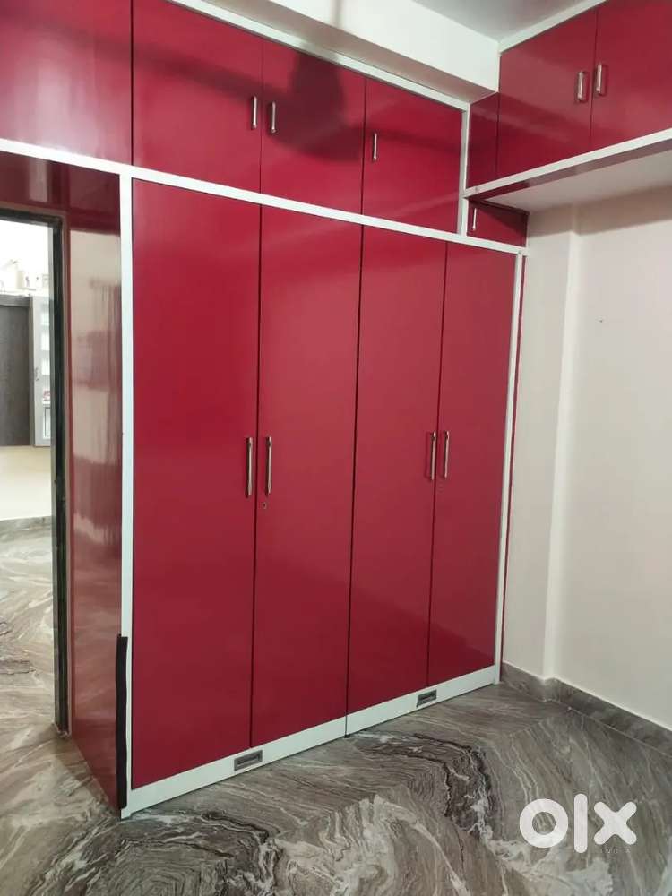 1bhk semifurnish flat on heavy deposit at prime location