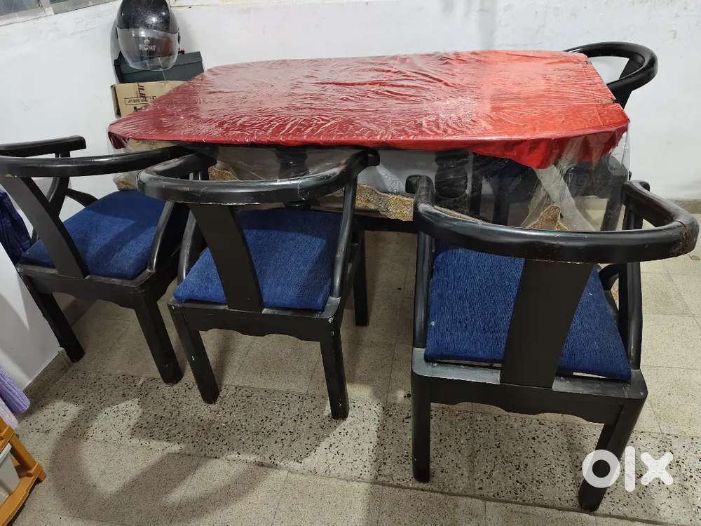 Dining table for sale