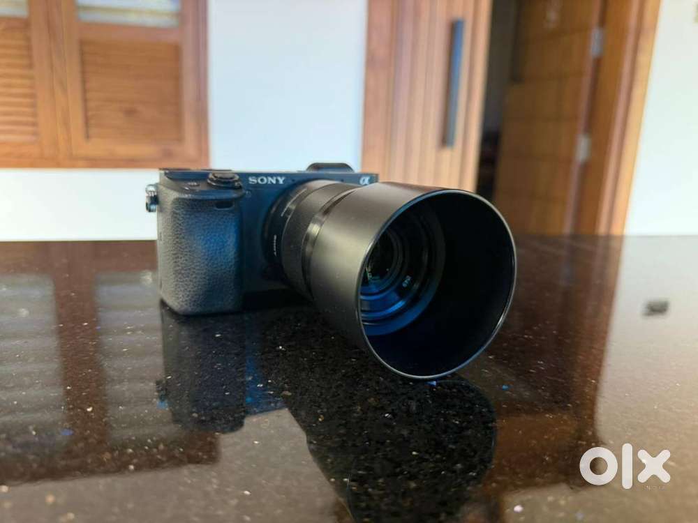 Sony A6400 Mirrorless Camera + 50mm f/1.8 Lens + 64GB Card