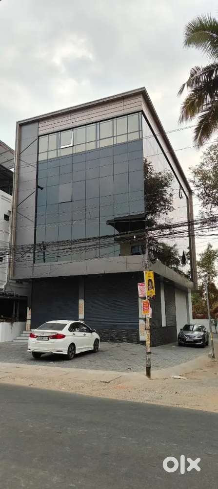 Commercial Building for Sale – Vennala, Ernakulam (Bus Route Frontage)
