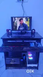 19' Monitor. DDR4 8gb Ram. 256gb SSD. RGB Cabinet. With Windows 11.New