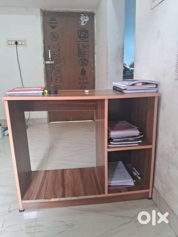 Table / computer table