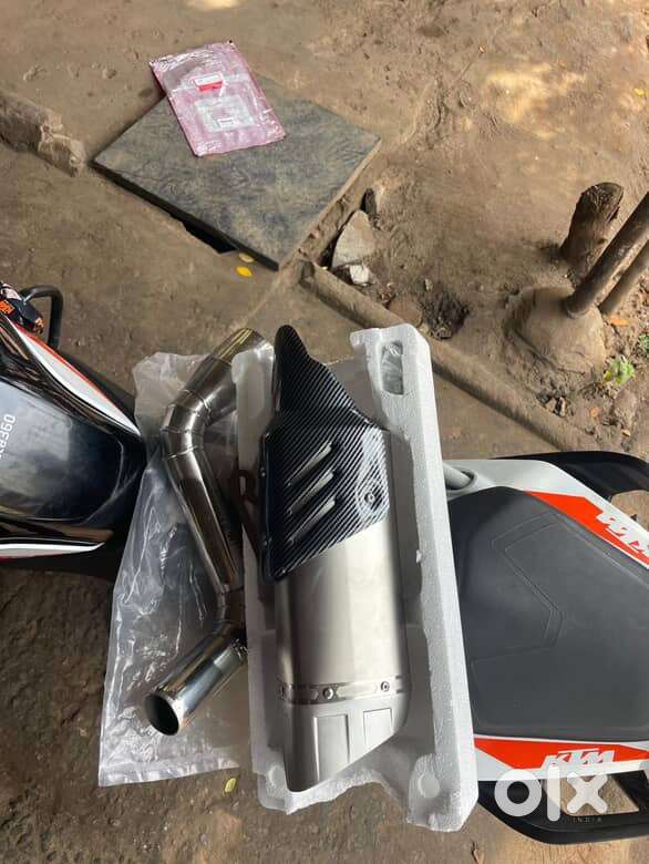 Akrapovic exhaust with bend pipe (Exhaust-3000/-, Bend pipe-1500/-)