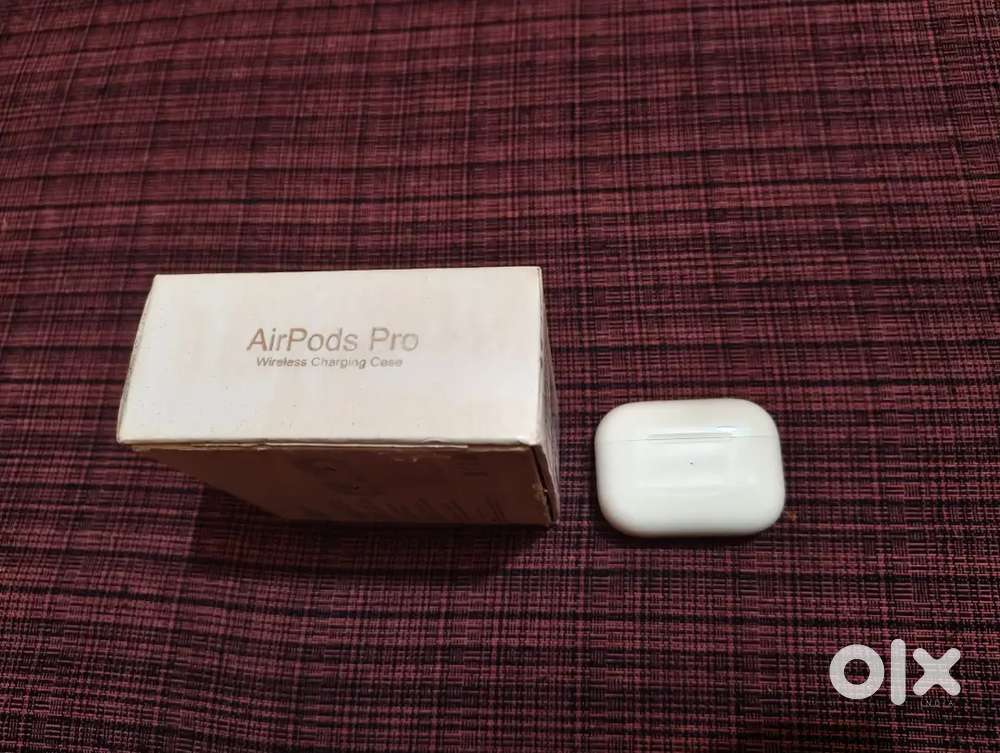 2000 rs Apple airpods 1month used