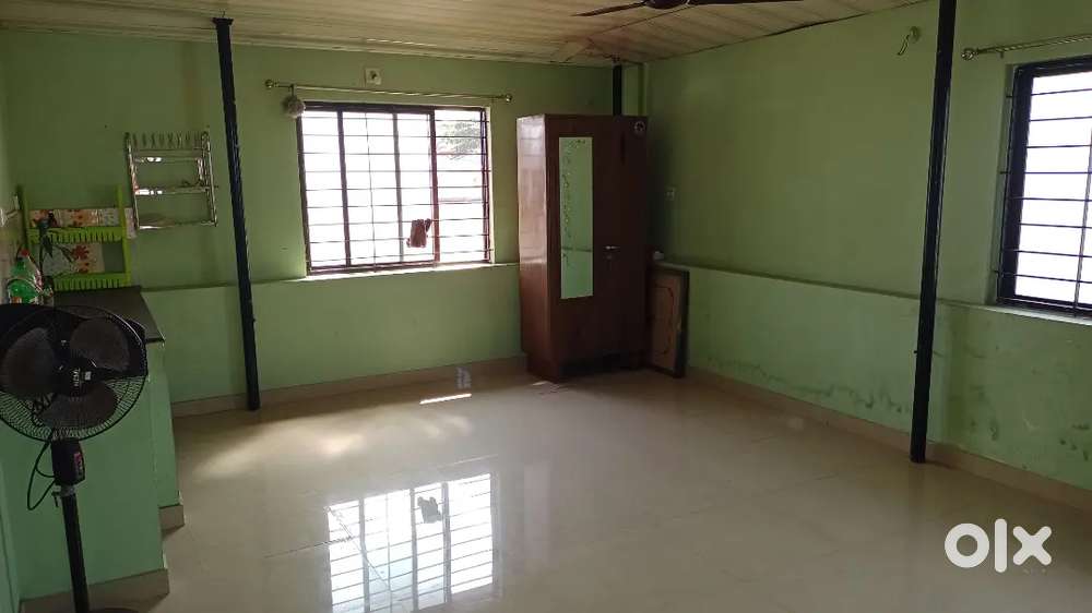 Single semi furnished room for rent in Buntshostel