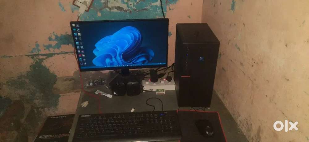 Computer monitor processor ram ssd smps cabinet keyboard mouse