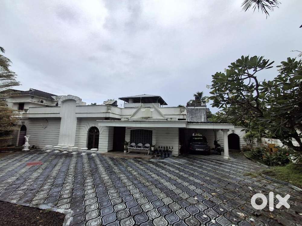 Kaloor 15 cent old 3 bhk house for sale per cent 20 lakh