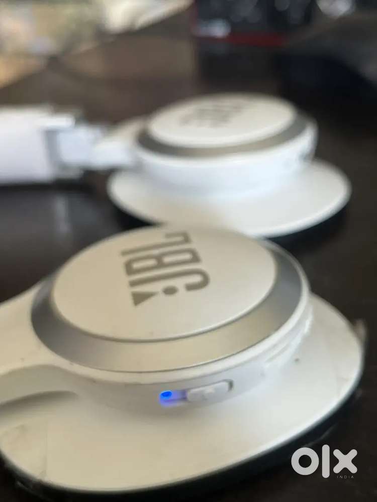 Jbl live 660nc headphone very good condition