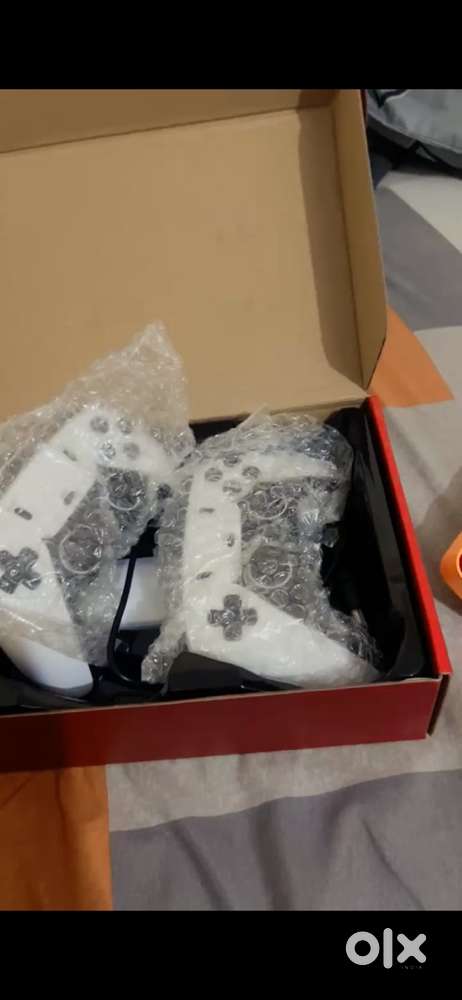 M 22 gaming set and controllers