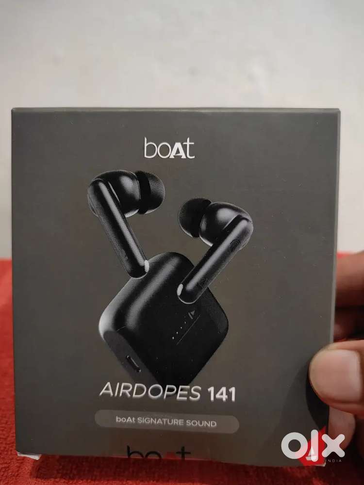 BRAND NEW CONDITION EARBUDS 2 DAYS OLD