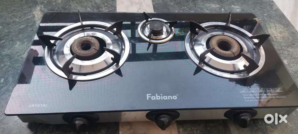 Very good condition 03 burner gas stove with auto ignition