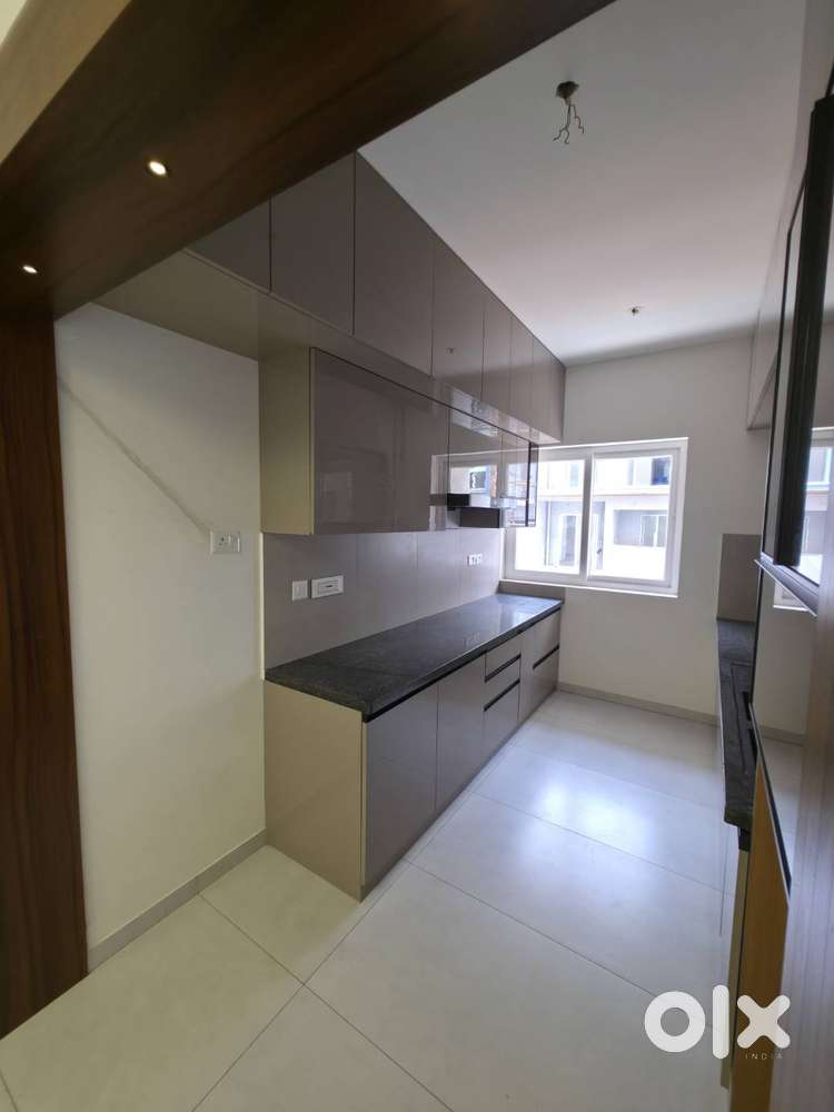 Spacious 2BHK Apartment for LEASE in Hennur Road US758