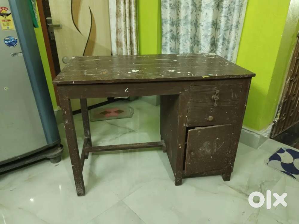 A GOOD CONDITION OFFICE TABLE & TWO WOODEN CHAIR SALE