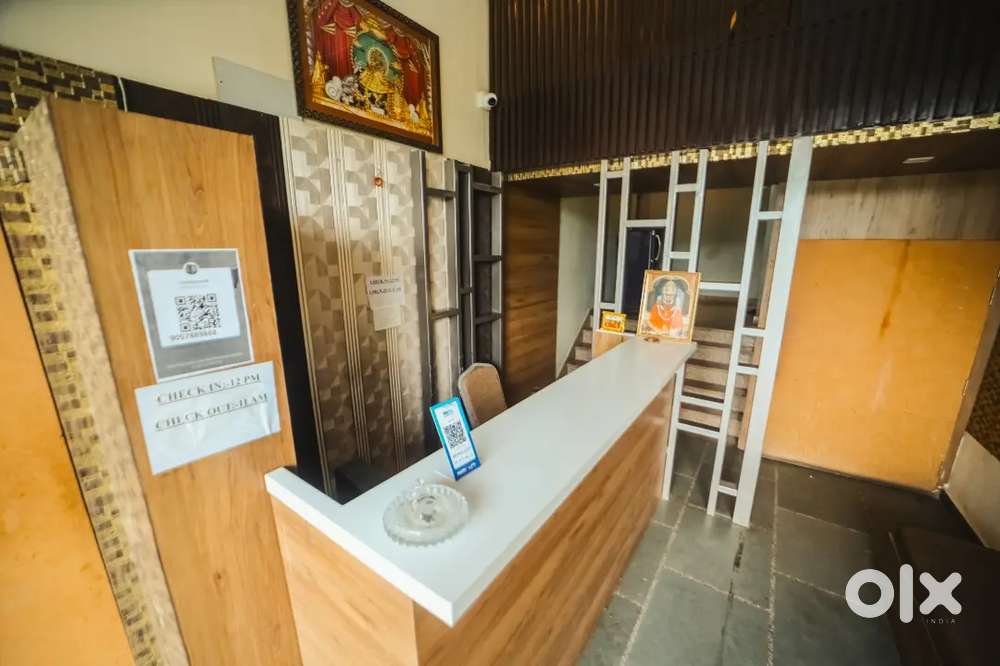Hotel reception work (female)