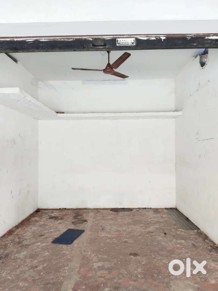 Shope rooms for rent